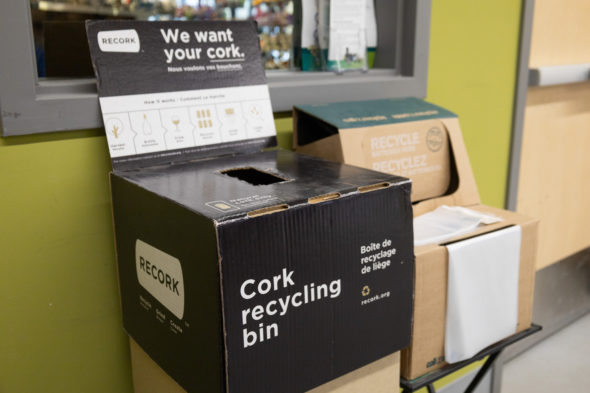 Cork recycling box